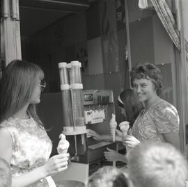 Sprzedaż lodów włoskich z automatu