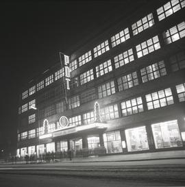Powszechny Dom Towarowy nocą