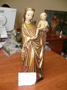 Figura Matki Boskiej z Dzieciątkiem na ręku