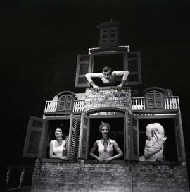 Spektakl pt. "Polowanie na lisa" w Teatrze Współczesnym im. Edmunda Wiercińskiego