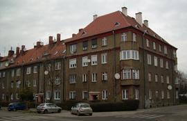 Budynek na skrzyżowaniu Nyskiej i Jesionowej