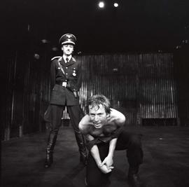 Spektakl pt. "Czerwone i brunatne" w Teatrze Współczesnym im. Edmunda Wiercińskiego